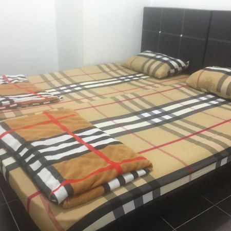 Jiaxin Hostel Ulu Tiram Zewnętrze zdjęcie
