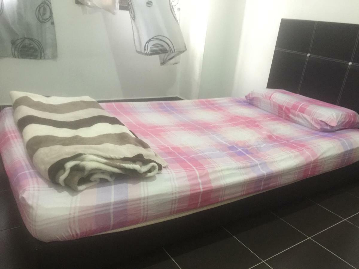 Jiaxin Hostel Ulu Tiram Zewnętrze zdjęcie