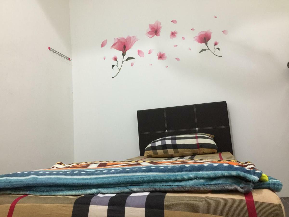 Jiaxin Hostel Ulu Tiram Zewnętrze zdjęcie
